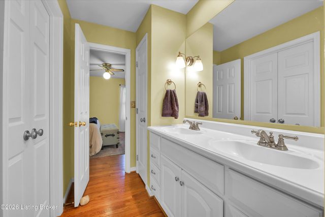 802 Foxgate Rd, Louisville, KY 40223