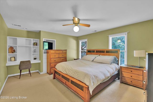 802 Foxgate Rd, Louisville, KY 40223
