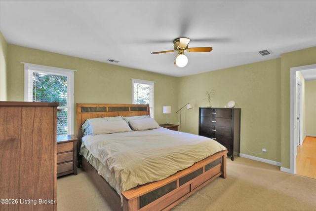 802 Foxgate Rd, Louisville, KY 40223