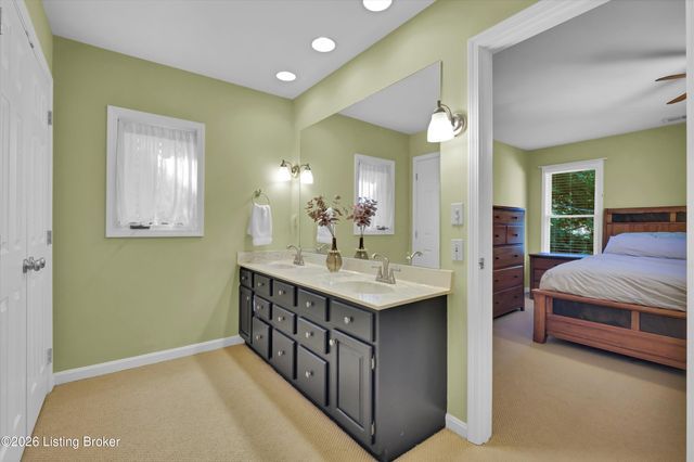 802 Foxgate Rd, Louisville, KY 40223