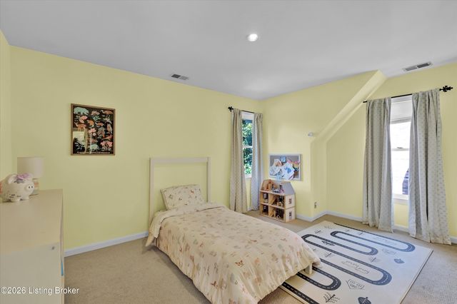 802 Foxgate Rd, Louisville, KY 40223