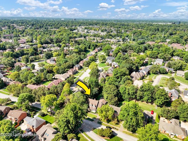802 Foxgate Rd, Louisville, KY 40223