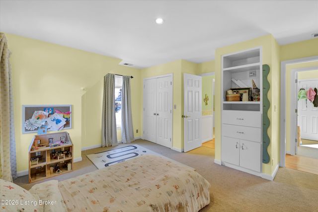 802 Foxgate Rd, Louisville, KY 40223