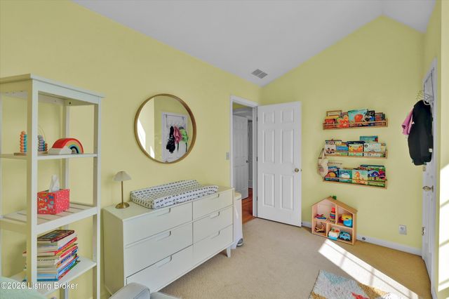 802 Foxgate Rd, Louisville, KY 40223