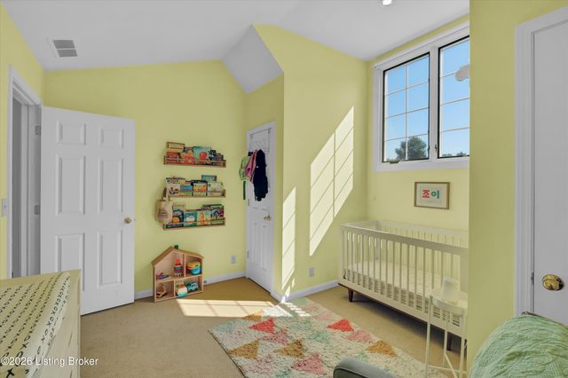802 Foxgate Rd, Louisville, KY 40223