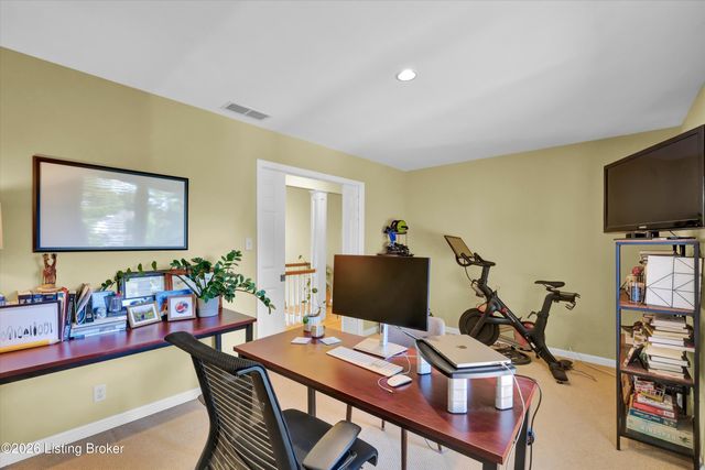 802 Foxgate Rd, Louisville, KY 40223