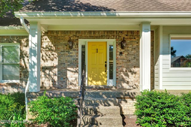 802 Foxgate Rd, Louisville, KY 40223