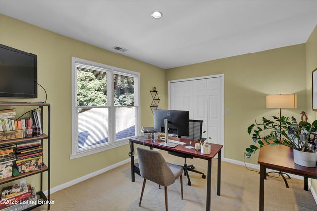 802 Foxgate Rd, Louisville, KY 40223