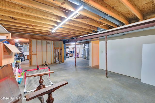 802 Foxgate Rd, Louisville, KY 40223