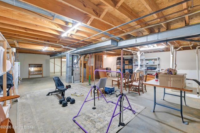 802 Foxgate Rd, Louisville, KY 40223