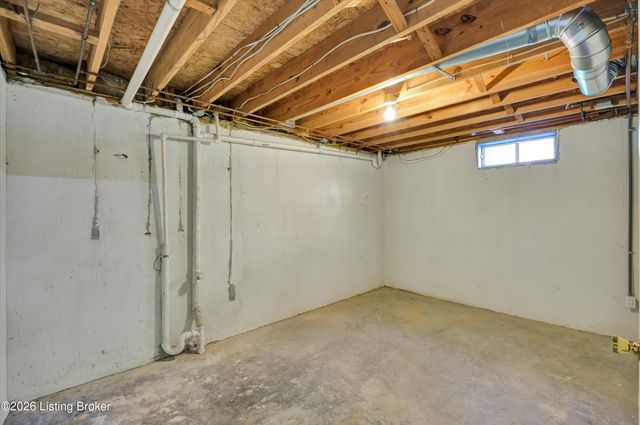 802 Foxgate Rd, Louisville, KY 40223