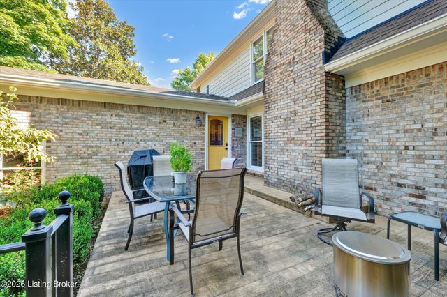802 Foxgate Rd, Louisville, KY 40223