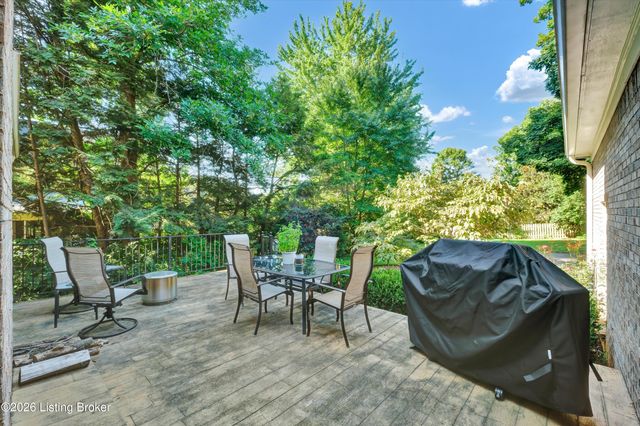 802 Foxgate Rd, Louisville, KY 40223