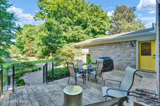 802 Foxgate Rd, Louisville, KY 40223