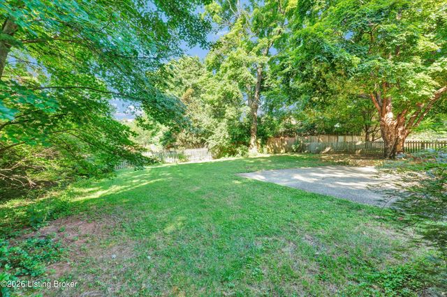802 Foxgate Rd, Louisville, KY 40223