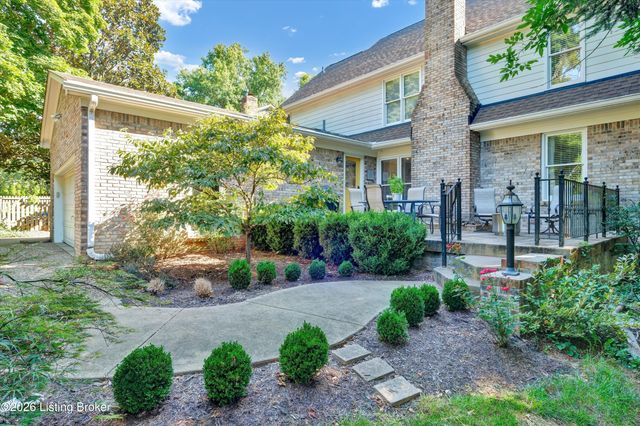 802 Foxgate Rd, Louisville, KY 40223