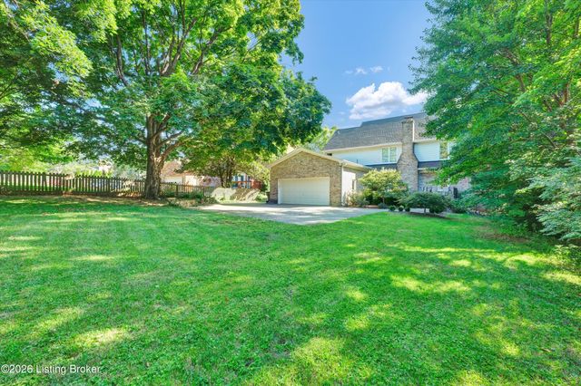 802 Foxgate Rd, Louisville, KY 40223