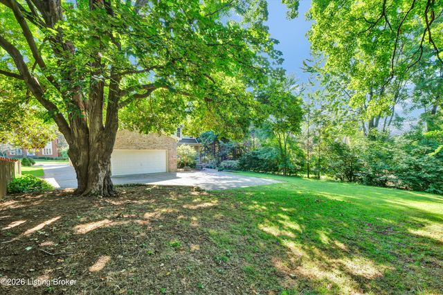 802 Foxgate Rd, Louisville, KY 40223
