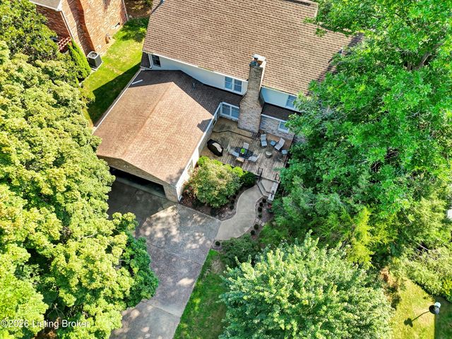 802 Foxgate Rd, Louisville, KY 40223