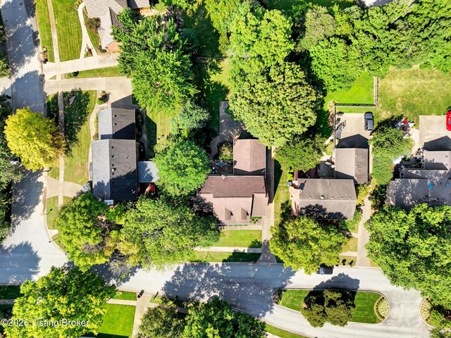 802 Foxgate Rd, Louisville, KY 40223