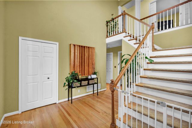 802 Foxgate Rd, Louisville, KY 40223