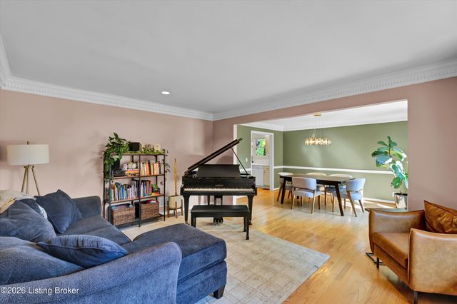 802 Foxgate Rd, Louisville, KY 40223