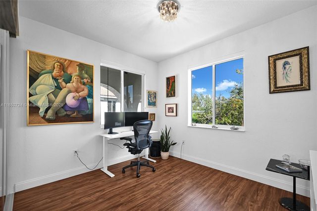 3179 NW 11th St 13-B, Miami, FL 33125