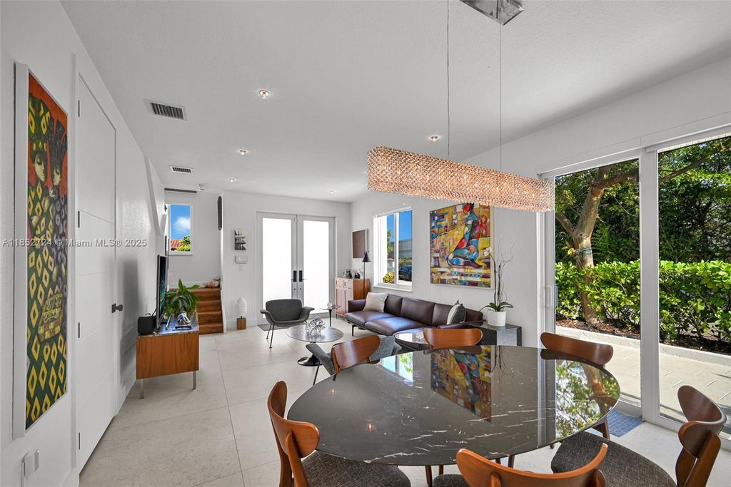 3179 NW 11th St 13-B, Miami, FL 33125