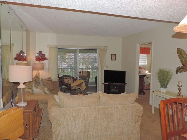 18081 SE Country Club Drive 100, Jupiter, FL 33469