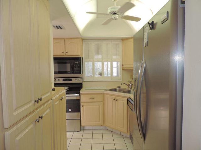 18081 SE Country Club Drive 100, Jupiter, FL 33469