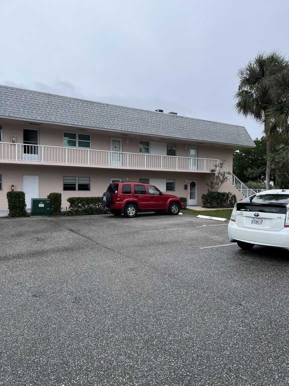 18081 SE Country Club Drive 100, Jupiter, FL 33469