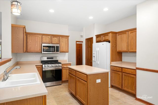 790 Bohannon Circle, Oswego, IL 60543