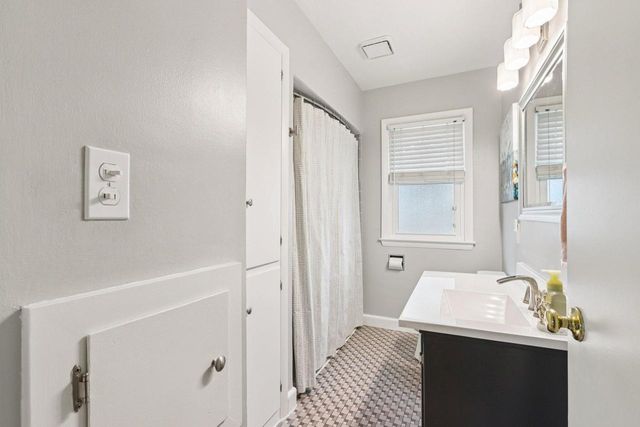 5405 N Lydell AVENUE, Glendale, WI 53217