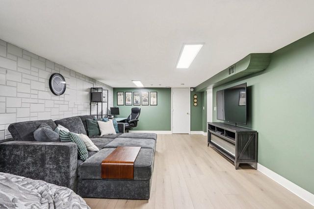 5405 N Lydell AVENUE, Glendale, WI 53217