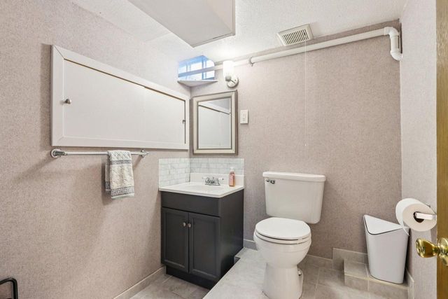 5405 N Lydell AVENUE, Glendale, WI 53217