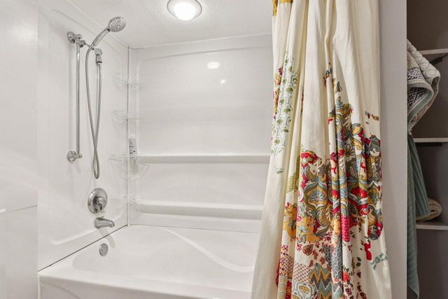 5405 N Lydell AVENUE, Glendale, WI 53217