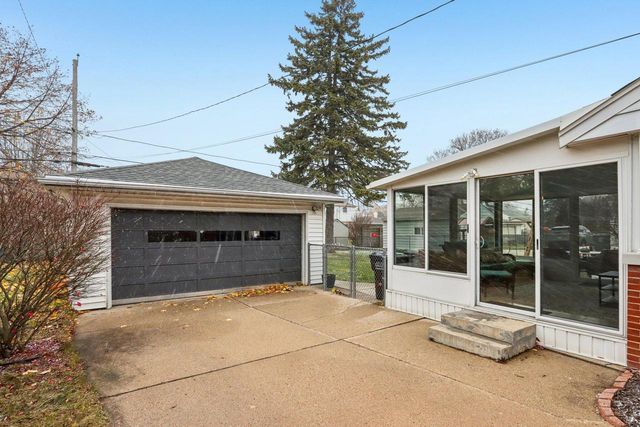 5405 N Lydell AVENUE, Glendale, WI 53217