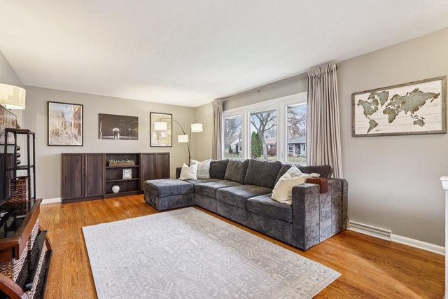 5405 N Lydell AVENUE, Glendale, WI 53217