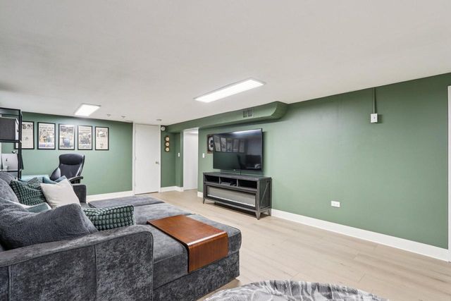 5405 N Lydell AVENUE, Glendale, WI 53217