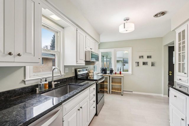 5405 N Lydell AVENUE, Glendale, WI 53217