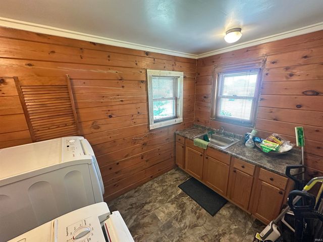 825 N CR 800 E Road, Parker City, IN 47368