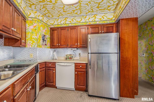 102 Lost Hollow Drive, Salem, IL 62881