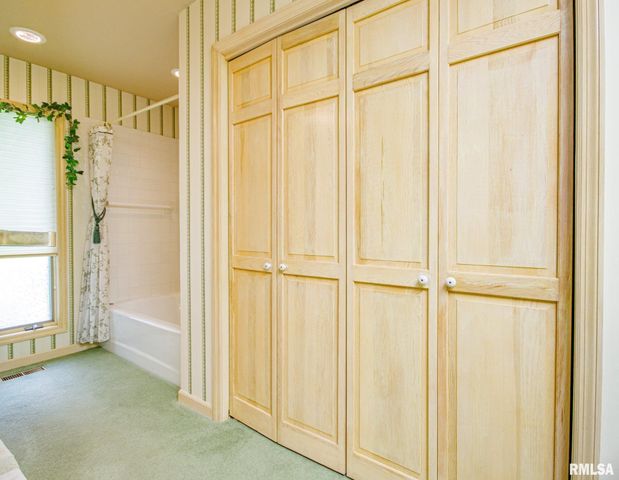 102 Lost Hollow Drive, Salem, IL 62881