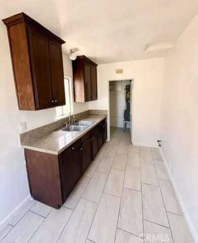 1402 W 78th Street, Los Angeles, CA 90047