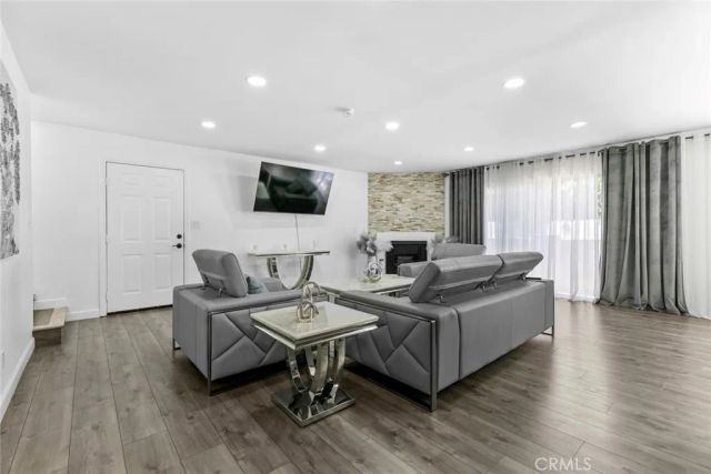 8801 Cedros Avenue 7, Panorama City, CA 91402