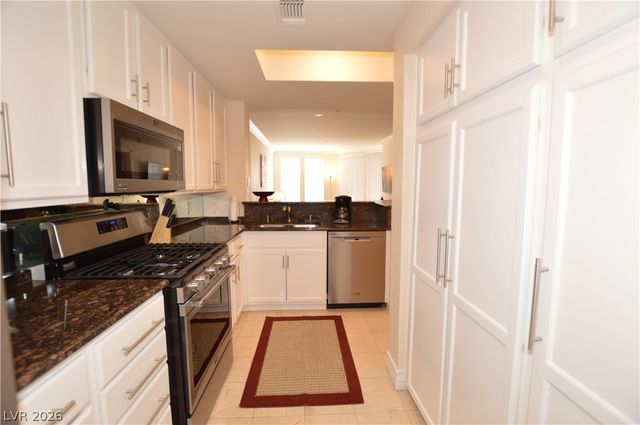 230 East Flamingo Road 334, Las Vegas, NV 89169