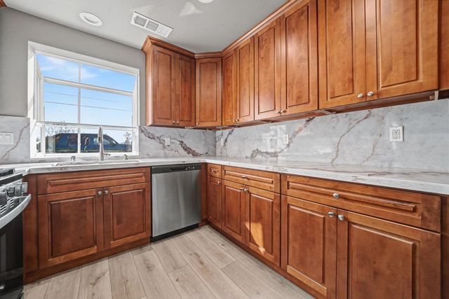 6589 Garner Pl, Valley Springs, CA 95252