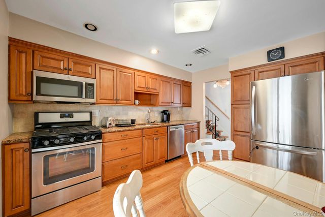 12 Mark Lane, New City, NY 10956