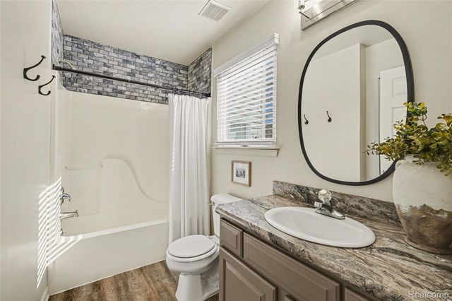 1292 Theresa Drive, Fenton Charter Township, MI 48430