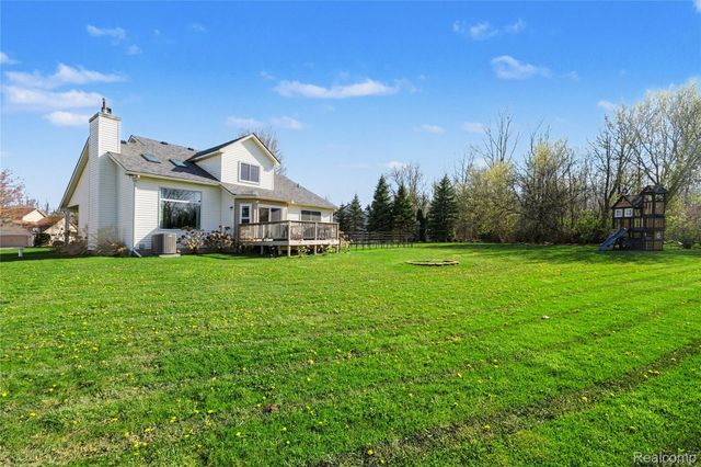 1292 Theresa Drive, Fenton Charter Township, MI 48430
